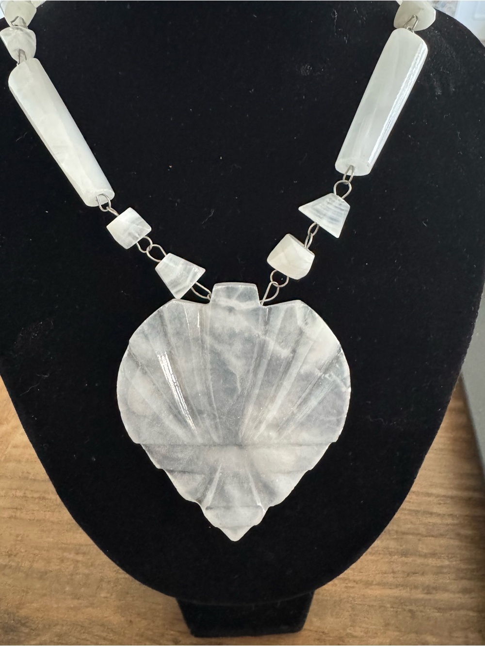 Vintage Mexican Carved White Agate Scalloped Pendant Necklace Artisan Stone